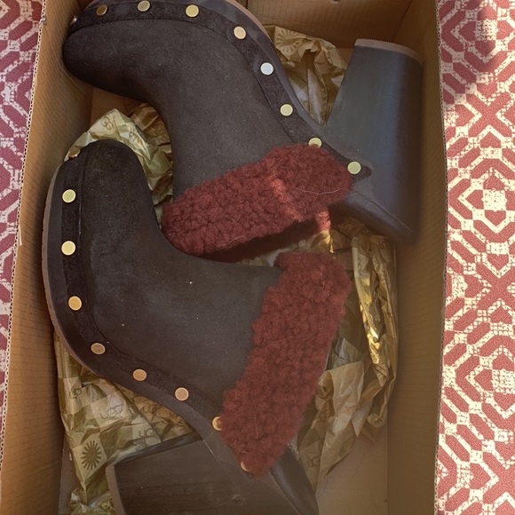UGG Adele heeled Clog - As new with box US 6 - Picture 2 of 6